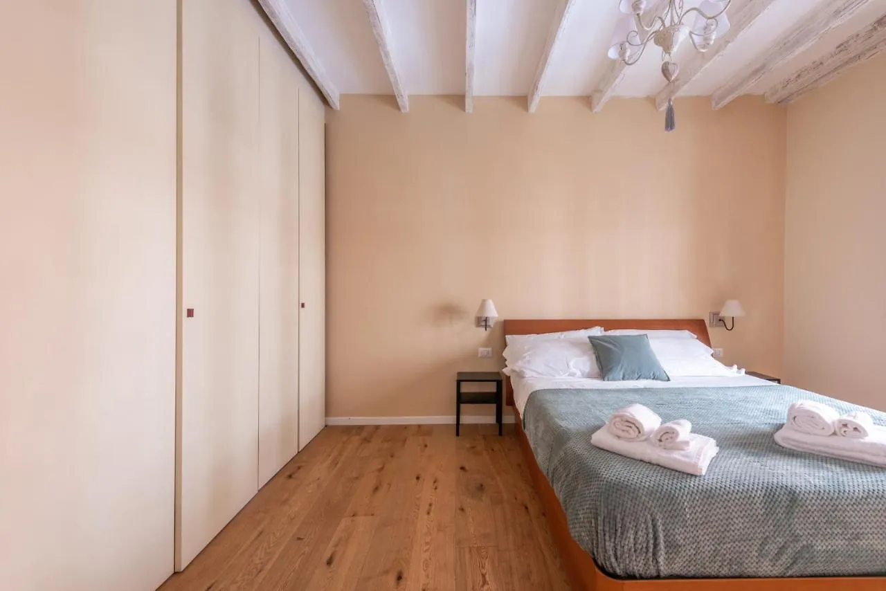 We Home - Tadino House - Porta Venezia, Milano Italy