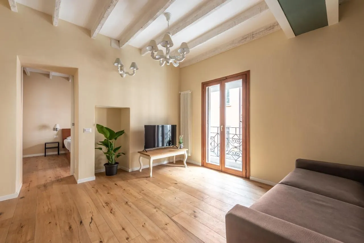 We Home - Tadino House - Porta Venezia, Milano Italy